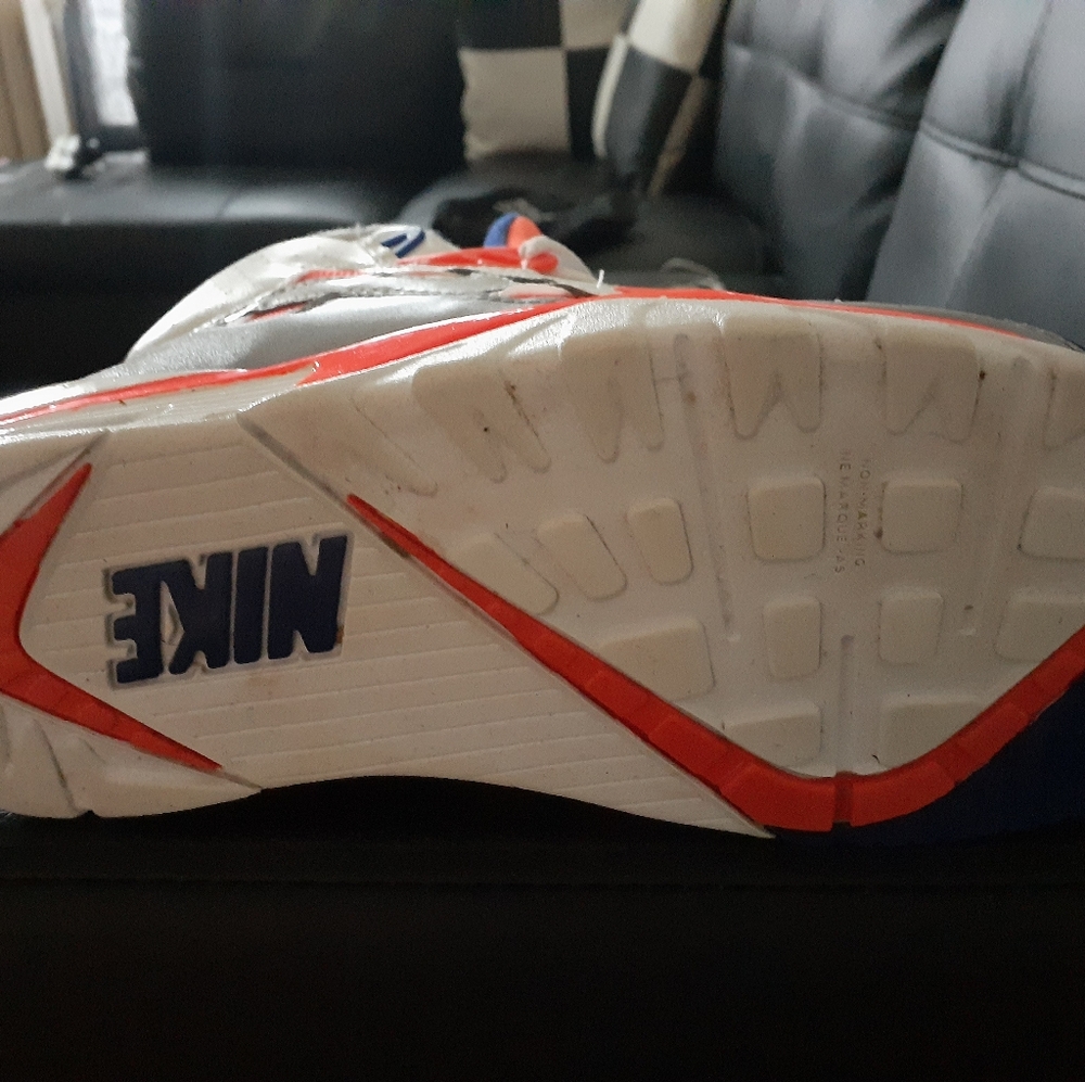 Sneaker - Picture 3 of 4